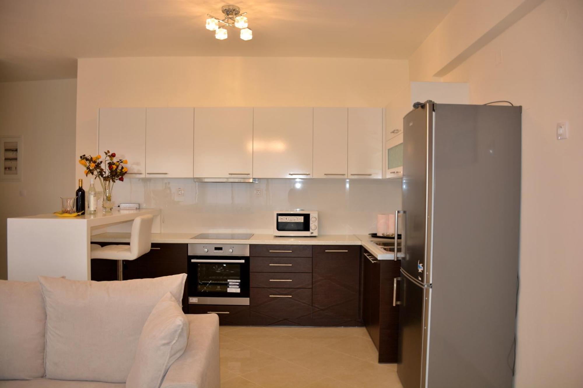 Luxury Suites In Stavromenos Bilik gambar