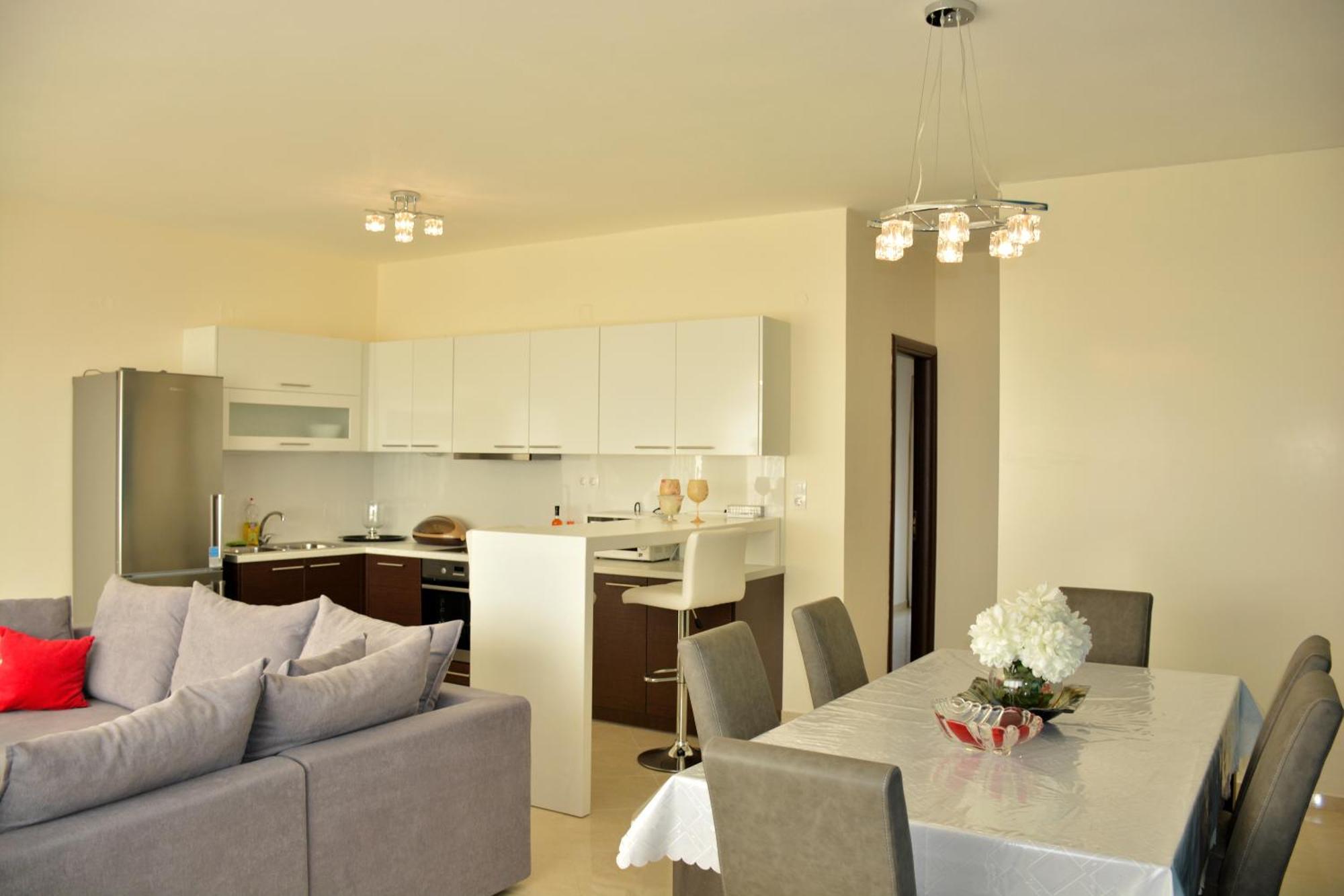 Luxury Suites In Stavromenos Bilik gambar