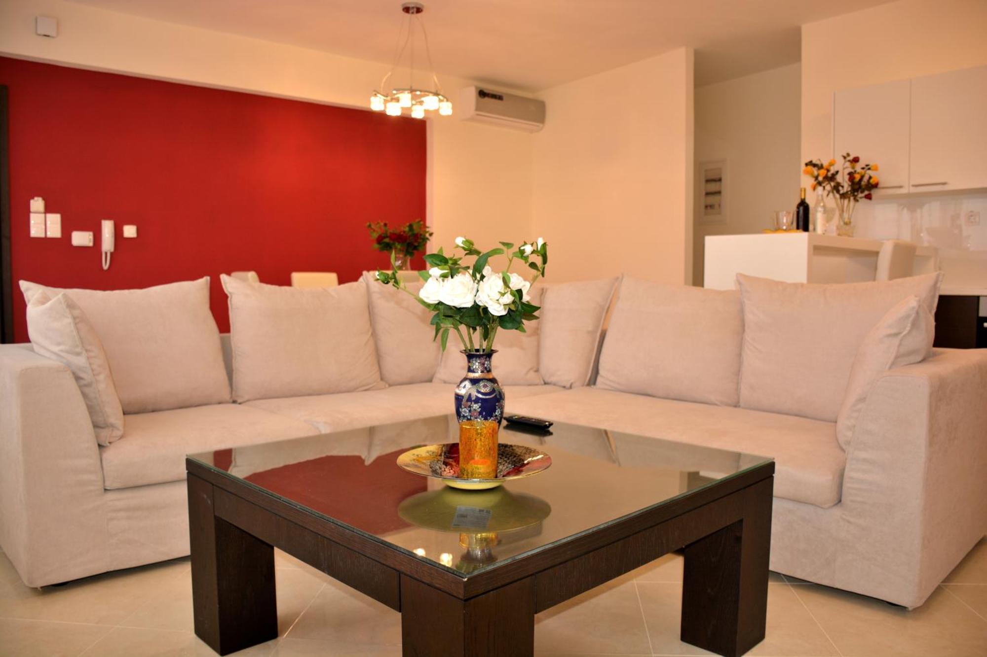 Luxury Suites In Stavromenos Bilik gambar